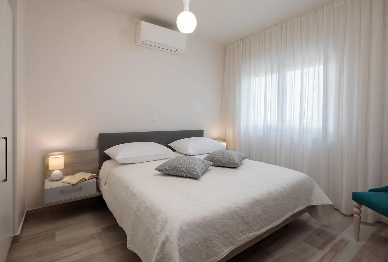 Villa Castello Kastela 0*,